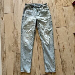 Light wash mom jeans